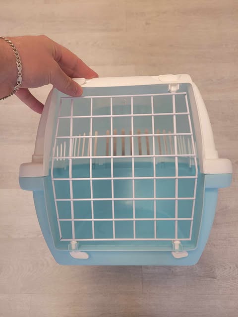 cage bleu et blanche