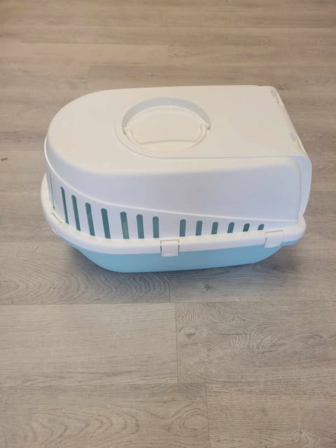 cage bleu et blanche